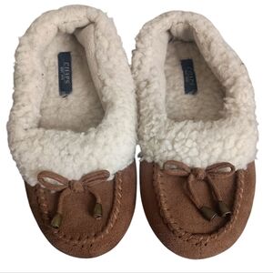 Chaps women's slippers sizes     6&1/2 - 7&1/2